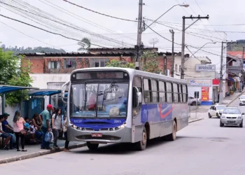 Passageira de ônibus sofre humilhação após motorista negar parada