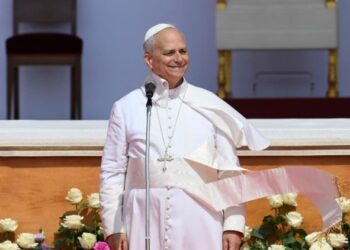 Papa pede paz em encontro com jovens de áreas em conflito