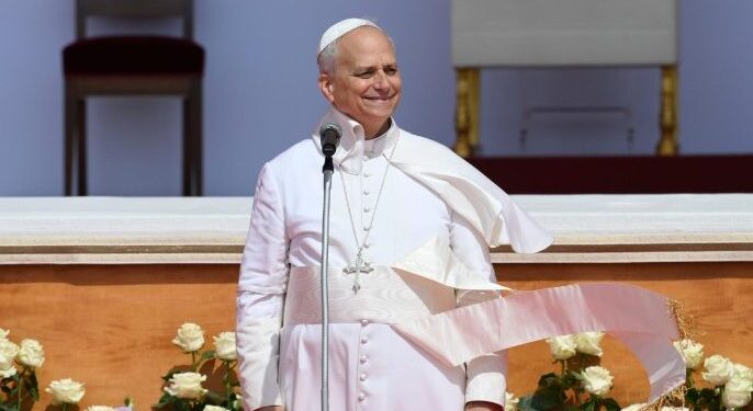 Papa pede paz em encontro com jovens de áreas em conflito