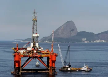 Mundo terá recorde de oferta de petróleo em 2026