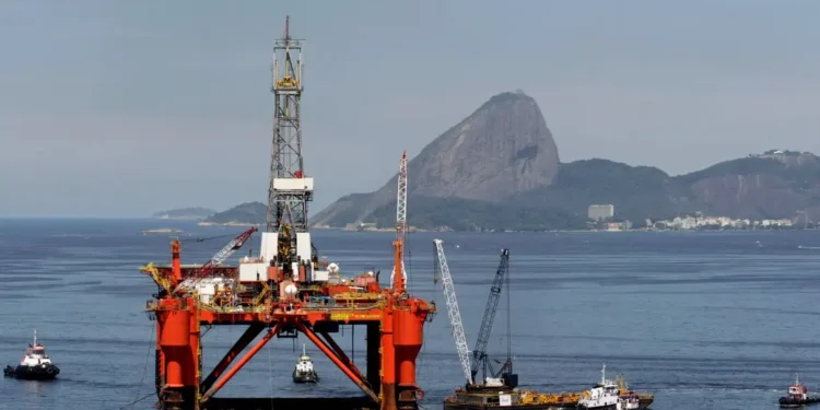 Mundo terá recorde de oferta de petróleo em 2026