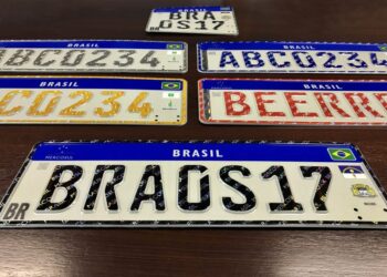 Não trocar a placa no momento certo pode custar R$ 293 e 7 pontos na CNH