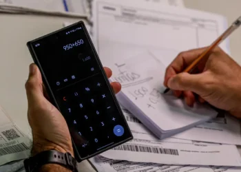 Serasa ajuda brasileiros a pagar dívida com 90% de desconto