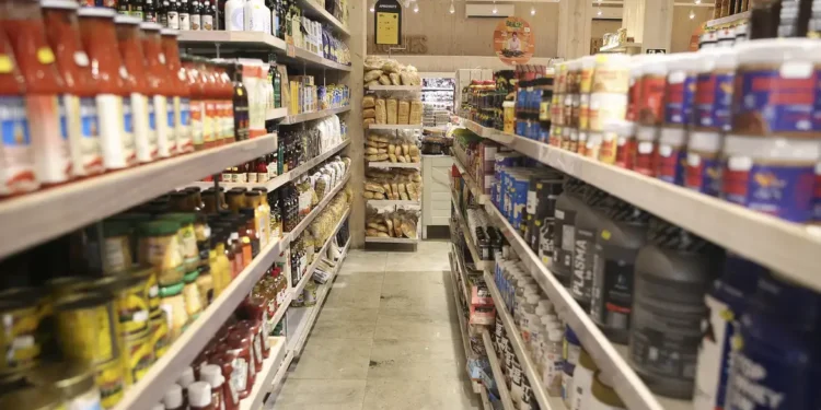 Gigante supermercado espanhol encerra ciclo e demite mais de 700 funcionários