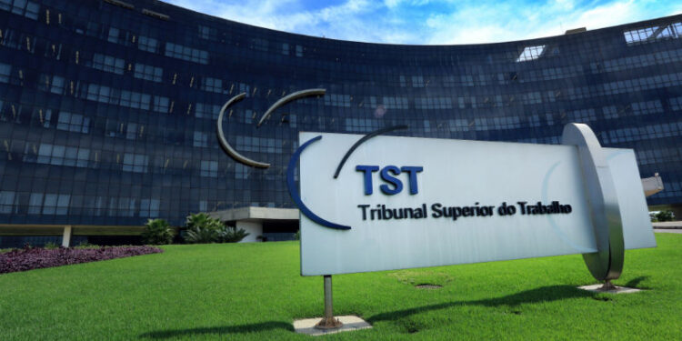 TST endurece regra e multa empresa que atrasa rescisão, mesmo sem ação imediata