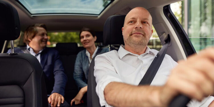 Cinco carros que são aceitos para motorista Uber Black