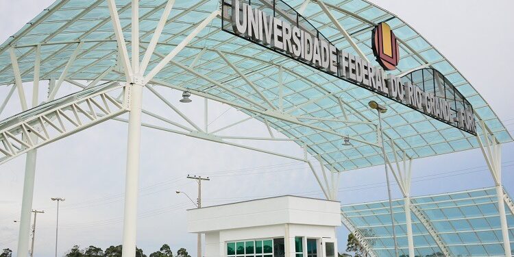 Justiça determina fim de cotas para transexuais em universidade federal