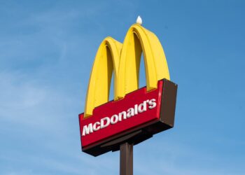 Lanches do McDonald’s pelo mundo “vão diminuindo”, comprovou influenciadora