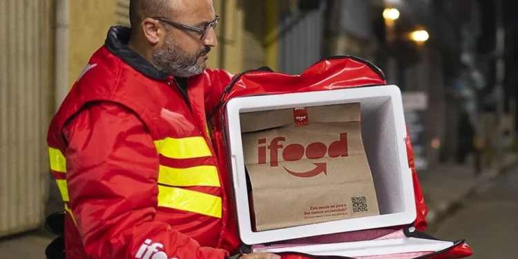 iFood surpreende e anuncia pagamento de R$ 3.000 para entregadores