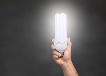 Isenção histórica da tarifa social de energia é concedida para 330 mil famílias