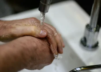 Brasileiros não vão mais precisar pagar conta de água?