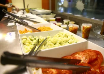 Uso do cartão refeição vai ficar mais justo e barato no Brasil