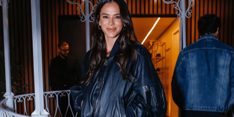 Surpresa! Bruna Marquezine aparece com ex-namorado