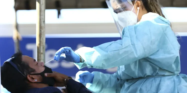 Nova onda de Covid chega ao Brasil: 2 mortes confirmadas