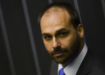 Eduardo Bolsonaro é acusado de ser traidor da pátria