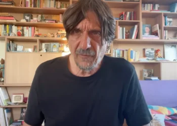 Eduardo Bueno admitiu que jogou carro pra cima de rivais políticos