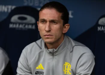 Flamengo surpreende e confirma saída com Filipe Luís