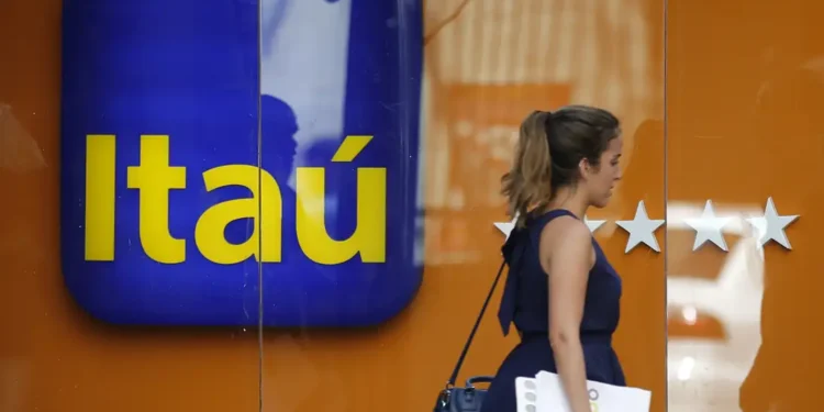 Clientes do Itaú correm riscos de perder dinheiro após várias demissões?