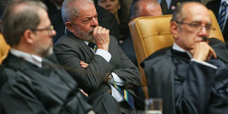 Diferenças: Por que Bolsonaro está sendo julgado no STF e Lula não foi?