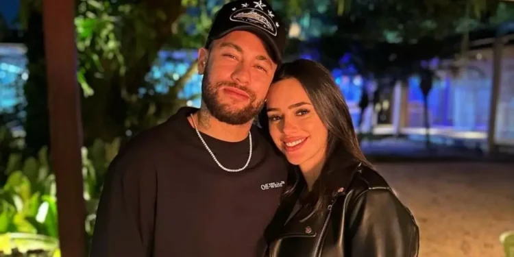 Neymar foi pego no flagra com Biancardi em culto religioso