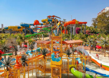 Parque aquático que jovem foi morto reabre brinquedo que causou tudo