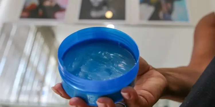 Pomada de cabelo amada pelas mulheres foi proibida pela Anvisa