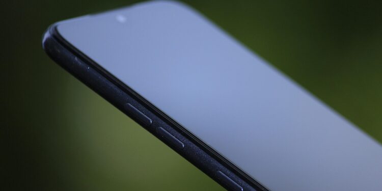 Técnica secreta para limpar capinha do celular e deixar brilhando