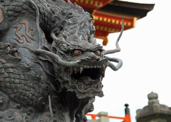 Assustador? Mulher enxergava dragões no rosto das pessoas