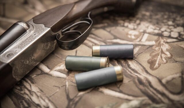 Homem foi morto a tiros em frente ao filho e esposa