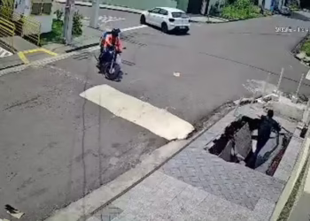 Cratera parecida com buraco negro engoliu homem que estava caminhando