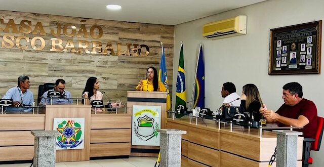 Vereador solta pum durante sessão no plenário e todos caem na risada