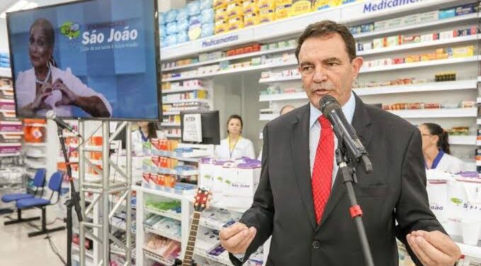 Bilionário gremista dono de farmácia fecha o estádio Beira-Rio e comemora