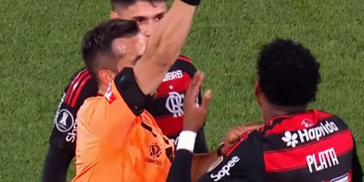 Vídeo: Flamengo é escandalosamente prejudicado na Libertadores contra o Racing