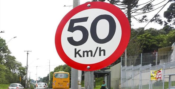 lei de limite de velocidade
