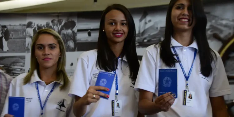 Trabalhar aos 14 anos é permitido? Só se for assim e a maioria não sabe como