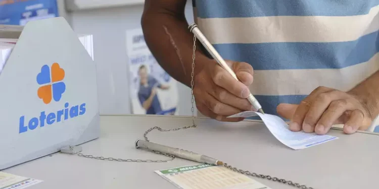 Ganhou 70 vezes na loteria e afirma que pode te ensinar a vencer também