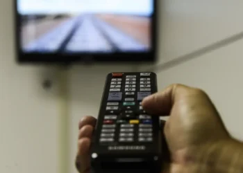 “Nova televisão” mundial oferece emprego para trabalhar de casa e receber em dólar