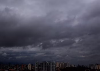 Ciclone assustador chega para acabar com o dia das crianças