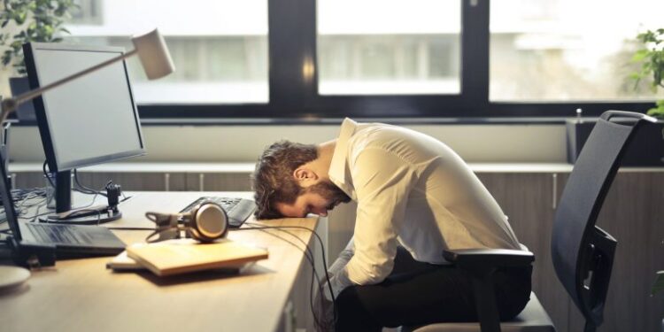 Revelado o motivo dos brasileiros estarem desmotivados nas empresas