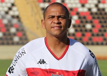 Após anos sendo zoado pelo seu peso, Walter reaparece fininho e com corpo de atleta