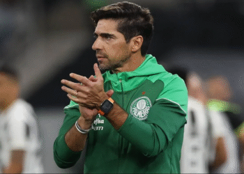 Abel Ferreira recebe comunicado sobre saída no Palmeiras