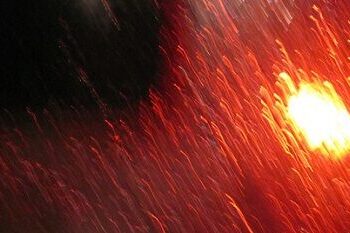 Chuvas de sangue e trovões verdes: o lado obscuro das tempestades mais raras do planeta