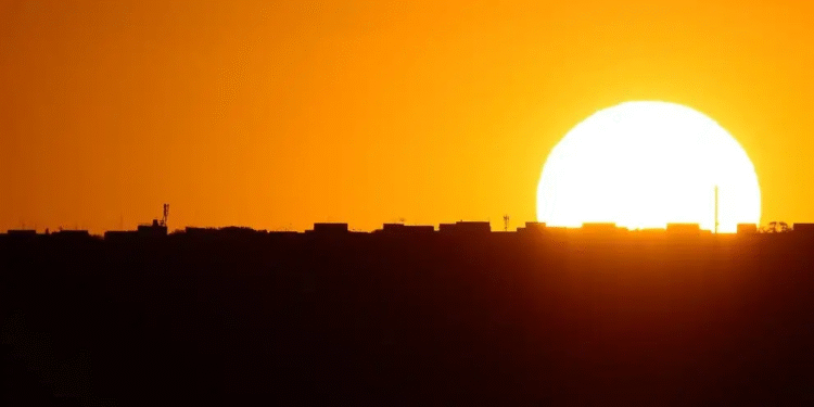 Horário de verão já começou para trabalhadores em cidade do Sul