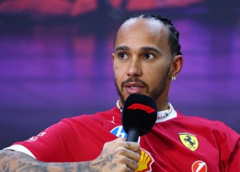 Lewis Hamilton perdeu a paciência e tomou atitude inesperada para um heptacampeão