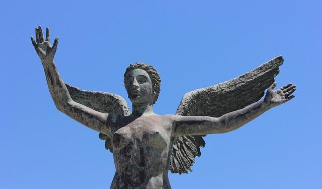 Mulher olhou para onde não devia e acabou virando uma estátua de pedra