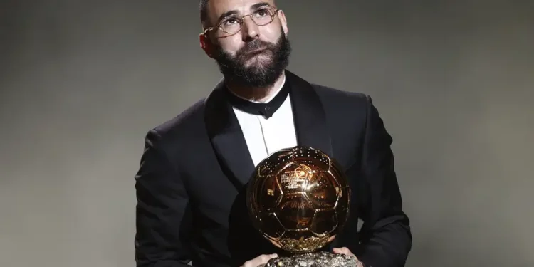 Benzema já desembarcou em Porto Alegre para se apresentar