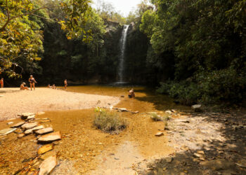 Cidade colonial brasileira tem ruas que levam até uma cachoeira secreta