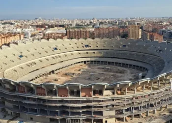 Estádio fantasma do tamanho do coliseu ganha sinal verde para reforma