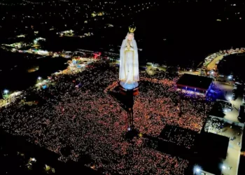 Quantos metros tem a nova estátua de Nossa Senhora de Fátima?