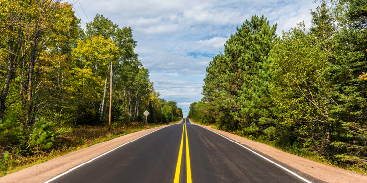 Pare de fazer isso imediatamente quando dirigir em faixa contínua